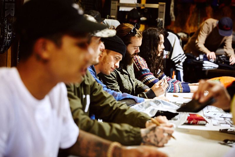 7Supra_Chino_Boarders_Siging_085
